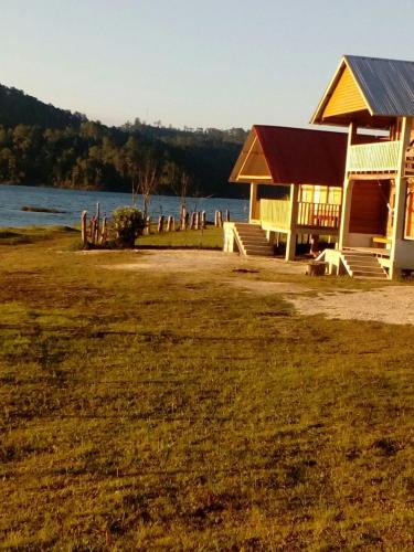 a cabin on the shore of a lake at Cabañas Islas de Tziscao in Santiago