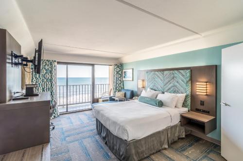 Galeriebild der Unterkunft Crystal Coast Oceanfront Hotel in Pine Knoll Shores