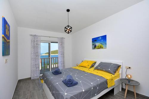 a bedroom with a bed and a balcony at Sea View Luxury Apartments, ALA DA in Milna