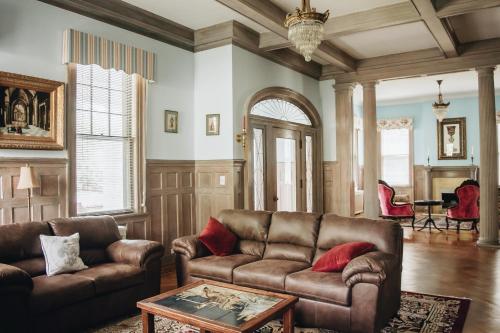 Ruang duduk di 1912 Bed and Breakfast