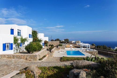 Вид на бассейн в Amazing Villa 6bed in Agios Lazaros Mykonos или окрестностях