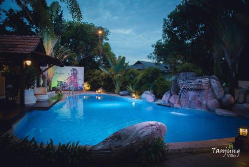 The swimming pool at or close to Tanjung Villa