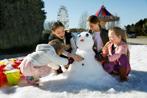 a group of children playing with a snowman at Harrigan's Hunter Valley in Pokolbin