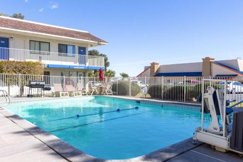 Kolam renang di atau dekat dengan Motel 6-Mojave, CA