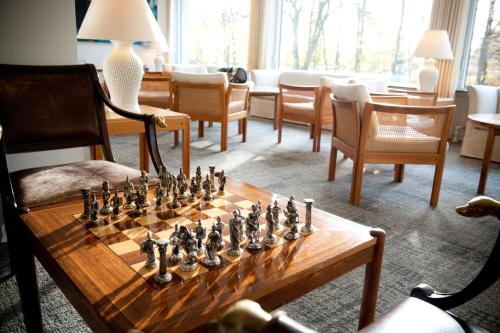 a chessboard on a table in a living room at Gl Skovridergaard in Silkeborg