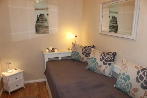 a small room with a couch and a table at Befeld Susanne in Neustadt in Holstein