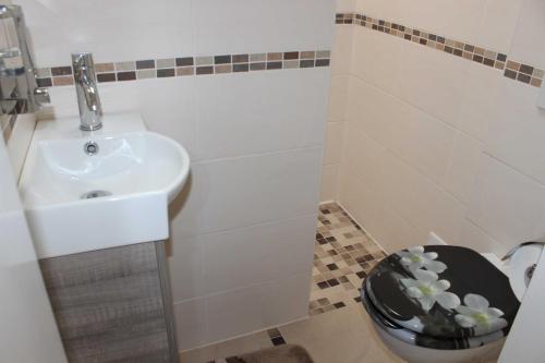 a white bathroom with a toilet and a sink at Befeld Susanne in Neustadt in Holstein