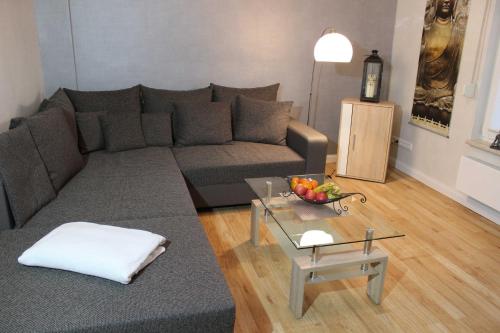 a living room with a couch and a table with a bowl of fruit at Befeld Susanne in Neustadt in Holstein