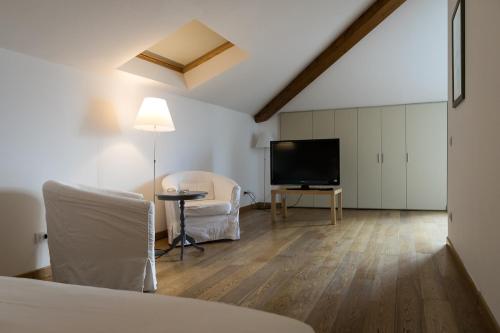 a living room with a bed and a television at Belvedere in Stresa
