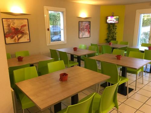 Restoran atau tempat lain untuk makan di Hotel Bel Alp Manosque