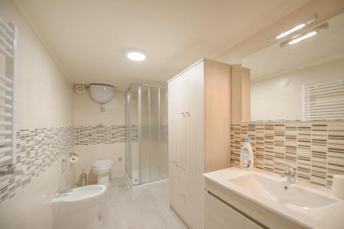 Ванная комната в MIRANDA APARTMENTS nel cuore del Vomero