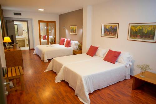 Postel nebo postele na pokoji v ubytování Hotel Borgia