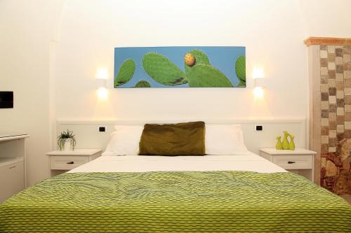 a bedroom with a bed and a painting on the wall at Vico Cavour in Veglie