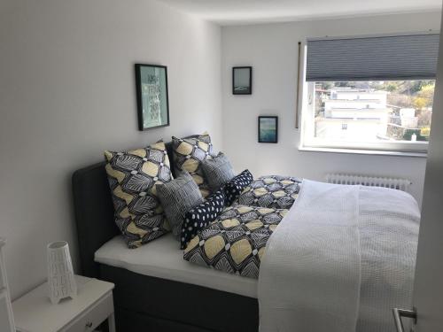 Un pat sau paturi într-o cameră la Saschas Ferienwohnung