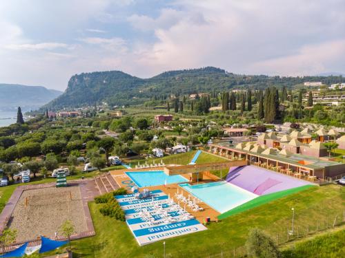 Bazén v ubytování Camping Continental nebo v jeho okolí