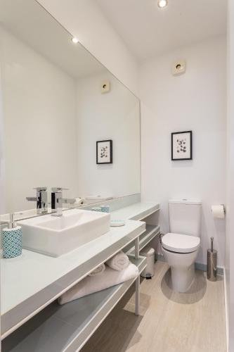 Three bedroom apartment in historical centre -Bairro Alto