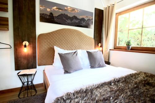 Postel nebo postele na pokoji v ubytování CHALET BELLE KITZ by Belle Stay