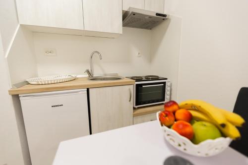 Kuchyň nebo kuchyňský kout v ubytování Apartmani Kristijan