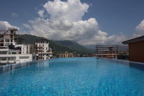 Bazén v ubytování Bodhi Suites Boutique Hotel and Spa nebo v jeho okolí