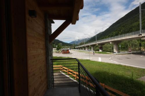 a building with a railing on the side of a road at Casa Mirandola Montana in Commezzadura