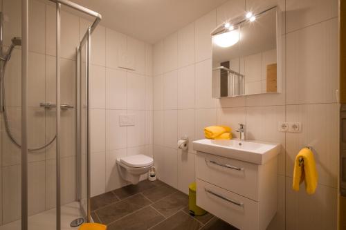 a bathroom with a shower and a toilet and a sink at Ferienwohnung Lederer in Söll