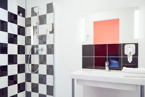 a bathroom with a sink and a shower at ibis Styles Marseille Vieux Port in Marseille