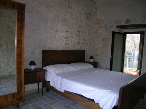 Кровать или кровати в номере Masseria del Ponte