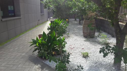 Taman di luar residence Giulia