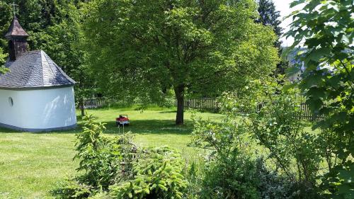 Pension und Gasthof Reithmeierにある庭