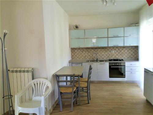 Virtuvė arba virtuvėlė apgyvendinimo įstaigoje Villa sul Mare