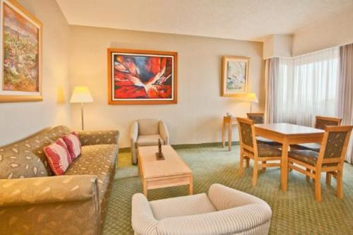 a living room with a couch and a table at Holiday Inn Cuernavaca, an IHG Hotel in Cuernavaca