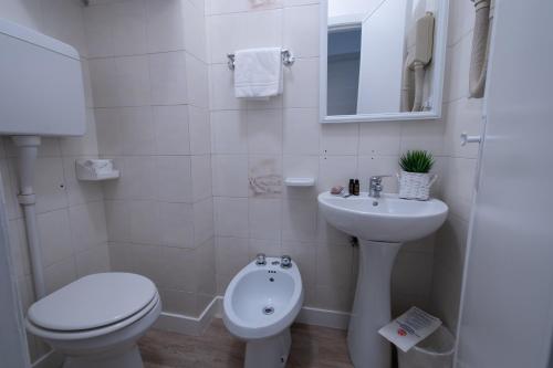 Bilik mandi di Hotel Continental