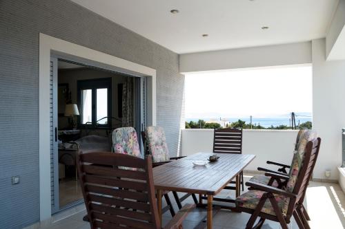 Villa d'Irene-near athens airport , 200 meters from the beach davis