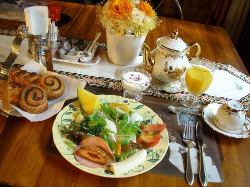 Makanan di atau berdekatan hotel