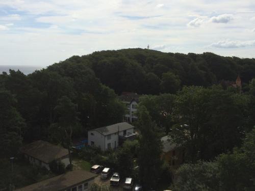 an aerial view of a house on a hill at Fewo am Strand in Koserow - Casa del Mar - 42m bis zum Strand in Ostseebad Koserow