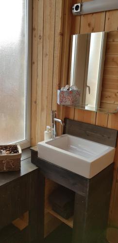 Fotografie z fotogalerie ubytování CABANE à DRINE v destinaci Annonay