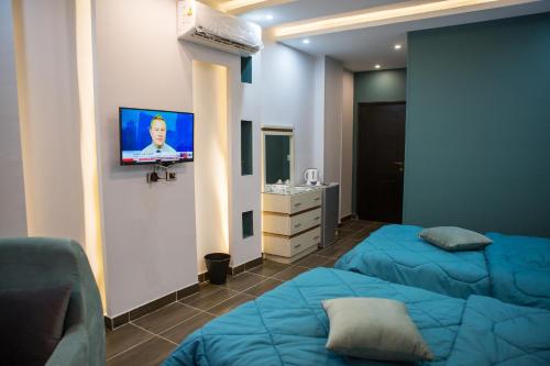 a hotel room with a bed and a television at Hayat Pyramids View Hotel in Cairo
