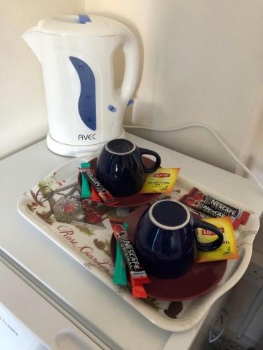 Tetera y cafetera en Lucky 5