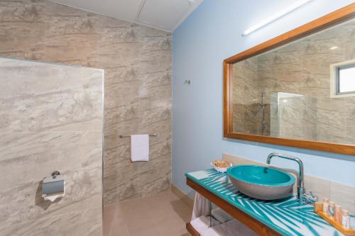 Bathroom sa Moana Sands Lagoon Resort - Adults Only