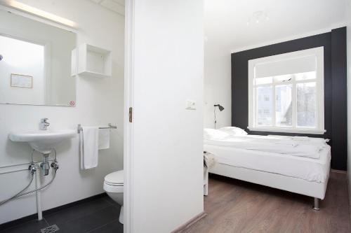 Imagen de la galería de Apótek Guesthouse, en Akureyri