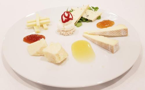 Makanan di atau berdekatan hotel