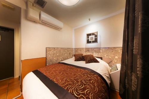 a bedroom with a large bed in a room at Hotel Eldia Luxury Kobe (Adult Only) in Kobe