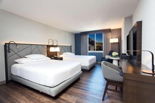 Postel nebo postele na pokoji v ubytování Hyatt Regency Rochester