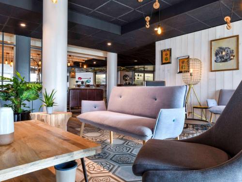 Ein Sitzbereich in der Unterkunft ibis styles La Rochelle Thalasso Chatelaillon