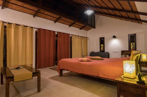 a bedroom with a large bed in a room at Dhole's Den Bandipur in Bandipūr