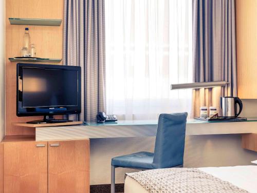 Μια τηλεόραση ή/και κέντρο ψυχαγωγίας στο Mercure Hotel Düsseldorf City Nord