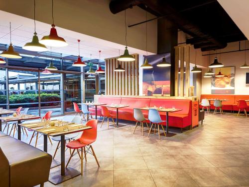 Un restaurante o sitio para comer en Ibis Istanbul Zeytinburnu