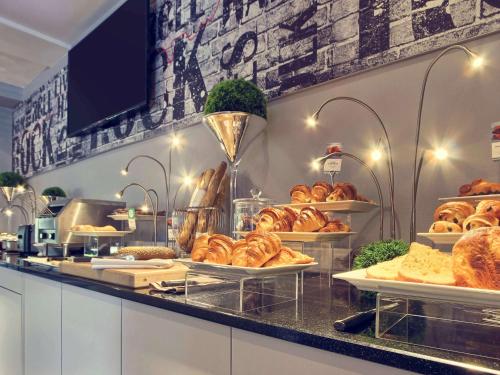 a bakery with many different types of bread on display at Mercure Paris Velizy in Vélizy-Villacoublay