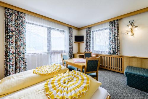 Postel nebo postele na pokoji v ubytování Landhotel Kolb