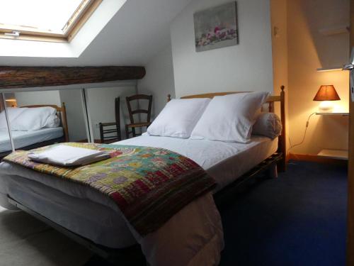 En eller flere senge i et værelse på La maison des vacances